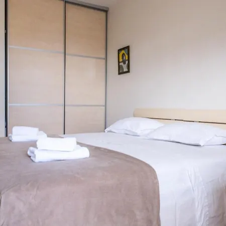 Lori Apartment Split