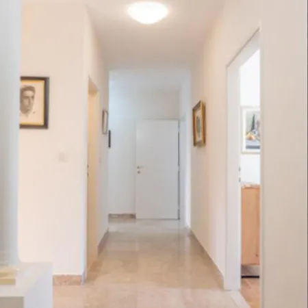 Lori Apartment Split