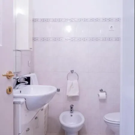 Lori Apartment *